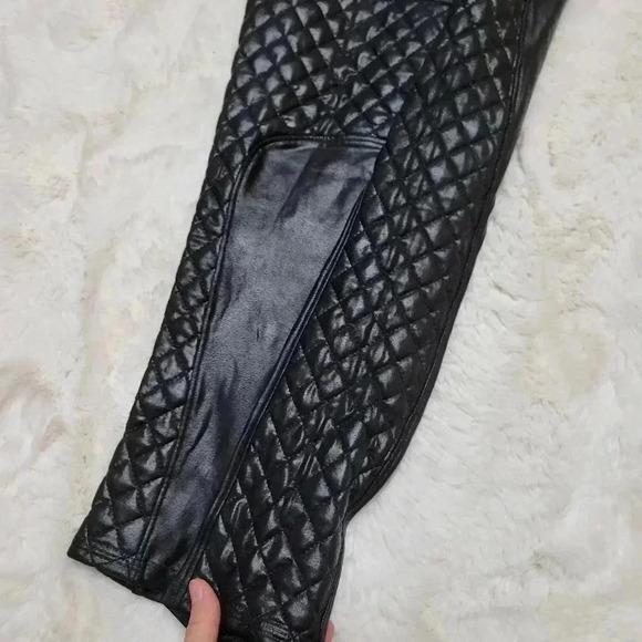 Spanx Faux Leather Quilted Leggings Size M Black - Picture 3 of 10